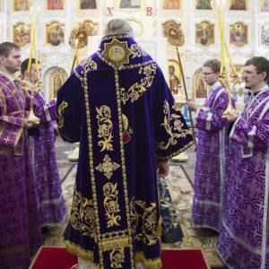 Епископ Константин совершил Всенощное бдение во Всехсвятском храме города Братска