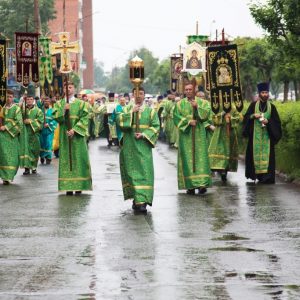 В праздник Пятидесятницы состоялся традиционный крестный ход
