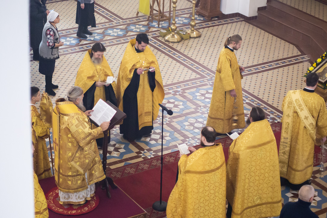 В канун дня памяти святителя Николая Чудотворца епископ Константин совершил Всенощное бдение с чтением акафиста