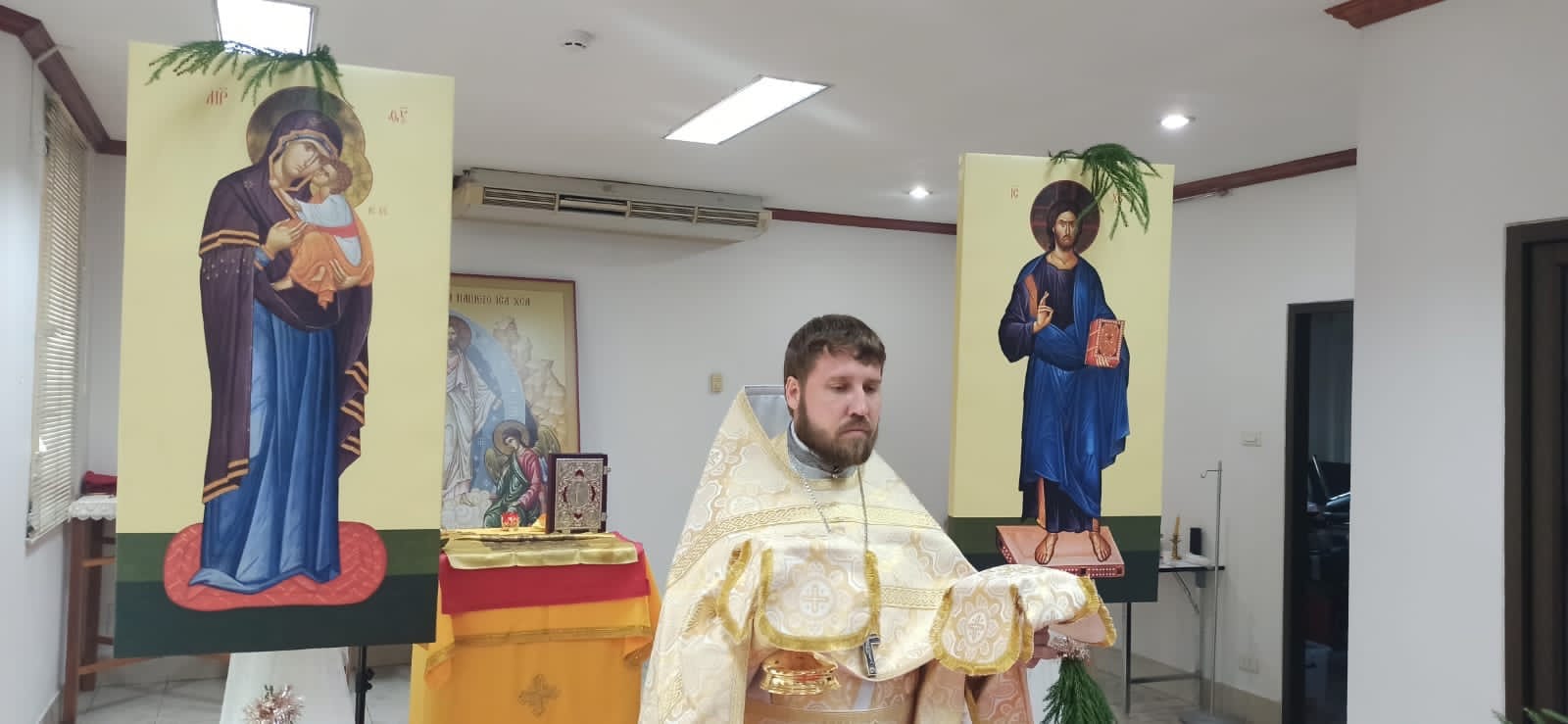 Священник Братской епархии совершил Божественную литургию в городе Вьентьян республики Лаос