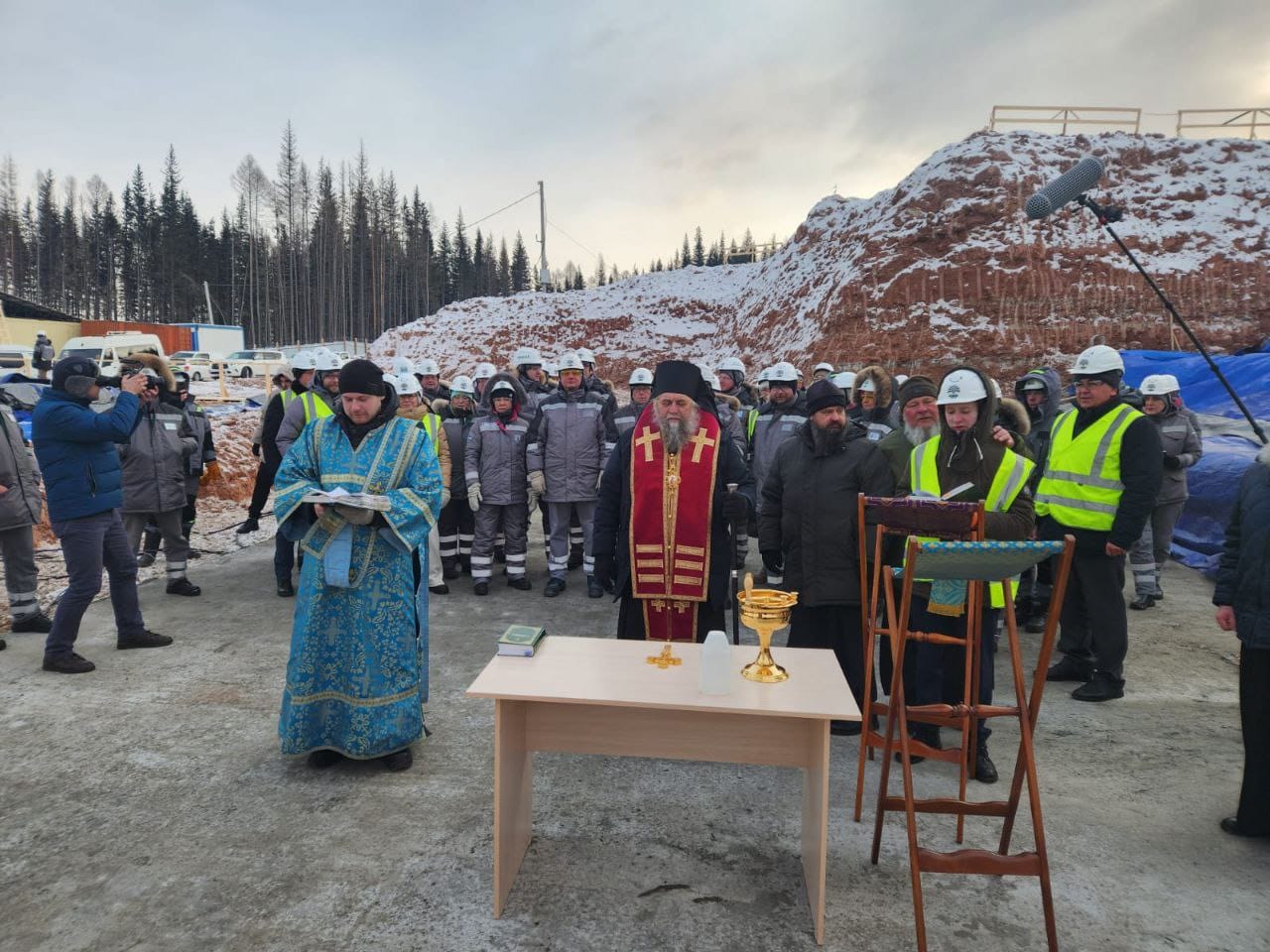 Епископ Константин освятил начало строительства жилого комплекса в Усть-Куте