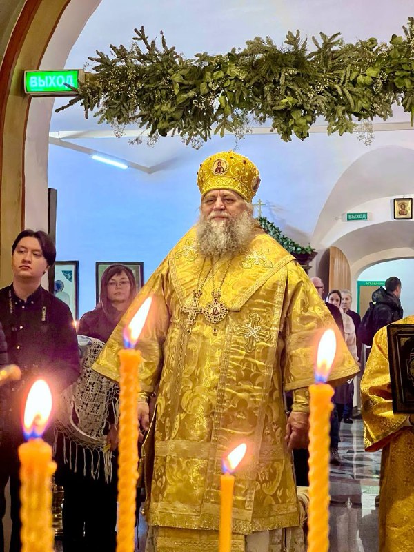 Епископ Константин совершил Божественную литургию в Свято-Троицком храме