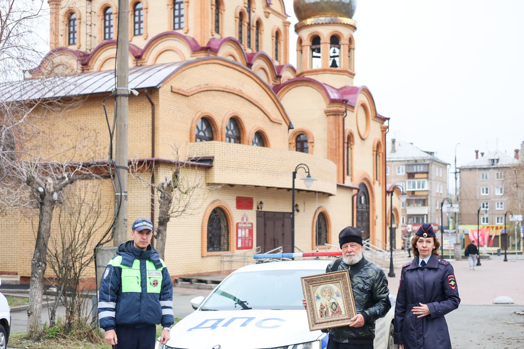 Иерей Павел Яланский совершил молебен о безопасности движения на дорогах