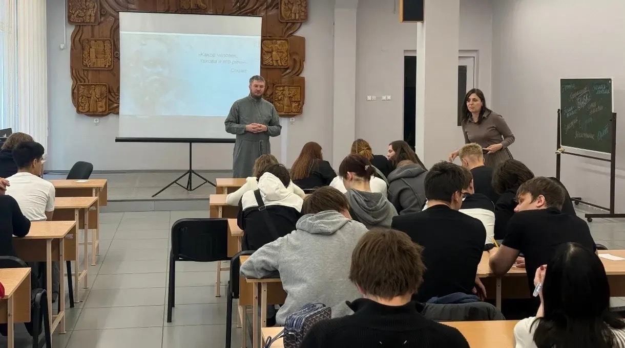 Диакон Артемий Пономарев провёл очередную встречу со студентами Братского Целлюлозно-бумажного колледжа