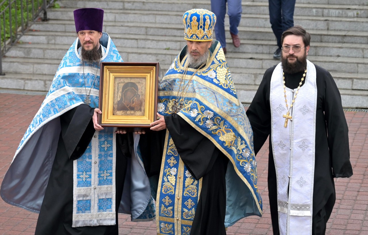 Иркутск благоговейно встретил Всероссийский крестный ход со знаменитой иконой Божией Матери «Казанская»