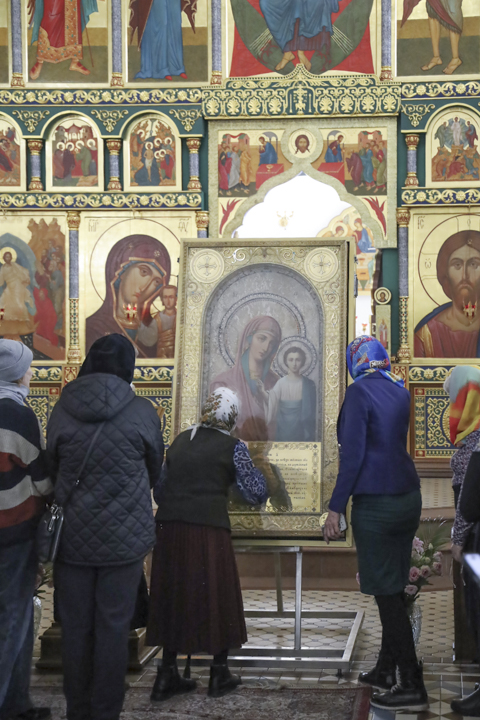 Епископ Константин совершил молебен с чтением акафиста перед иконой Божией Матери Коробейниковская